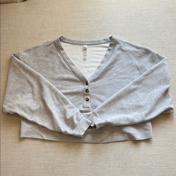 Alo Yoga Micro Waffle Pleasant Cropped Henley - Athletic Heather Grey - Picture 5 of 5